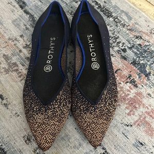 Like new Rothy’s womens 9.5 the point navy & metallic flats